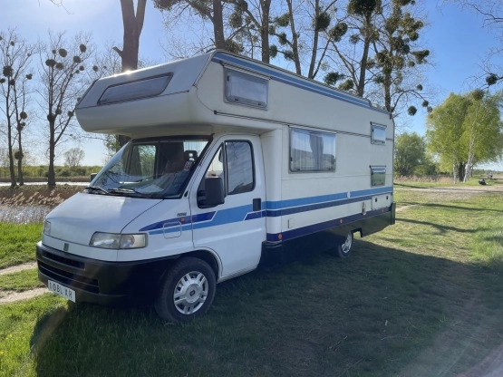                         Sprzedam dużego kampera  - zdjęcie 2
                        