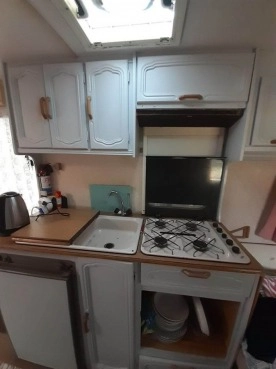                         Przyczepa kempingowa Beyerland Bailey Scorpio 1992r. - zdjęcie 2
                        