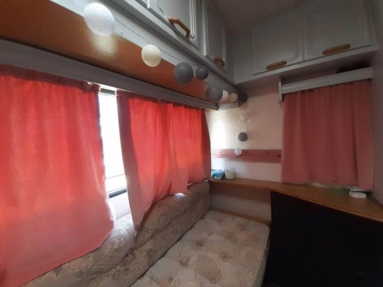                         Przyczepa kempingowa Beyerland Bailey Scorpio 1992r. - zdjęcie 3
                        