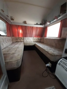                         Przyczepa kempingowa Beyerland Bailey Scorpio 1992r. - zdjęcie 4
                        