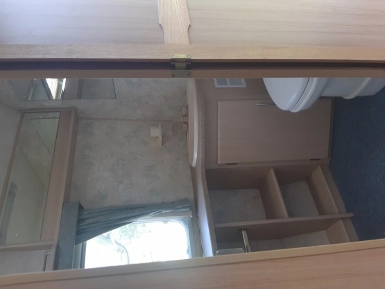                         Przyczepa kempingowa Elddis Typhoon XL - 2000 r. - zdjęcie 5
                        