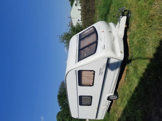                         Przyczepa kempingowa Elddis Typhoon XL - 2000 r. - zdjęcie 9
                        