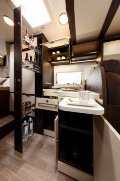                         Nowy Kamper Benimar Tessoro PÓŁ-INTEGRA 2022, dealer MOBILCAMP - zdjęcie 6
                        