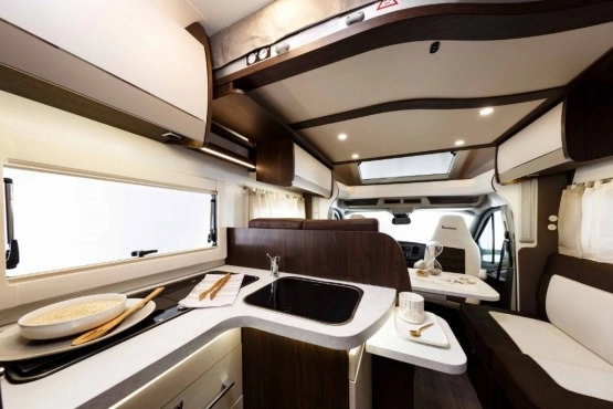                         Nowy Kamper Benimar Tessoro PÓŁ-INTEGRA 2022, dealer MOBILCAMP - zdjęcie 8
                        