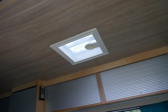                         Sprzedam WV Crafter  160 KM kempingowy - zdjęcie 7
                        