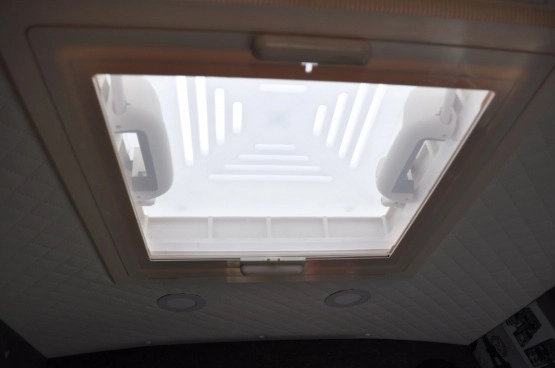                         BUS KAMPER VW Transporter T4 Long, wysoki 2,5tDi, 1997 profesjonalna zabudowa - zdjęcie 12
                        