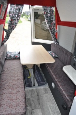                         BUS KAMPER VW Transporter T4 Long, wysoki 2,5tDi, 1997 profesjonalna zabudowa - zdjęcie 13
                        