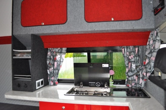                         BUS KAMPER VW Transporter T4 Long, wysoki 2,5tDi, 1997 profesjonalna zabudowa - zdjęcie 17
                        