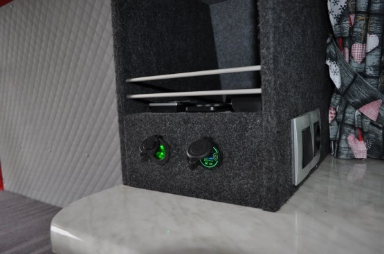                         BUS KAMPER VW Transporter T4 Long, wysoki 2,5tDi, 1997 profesjonalna zabudowa - zdjęcie 19
                        