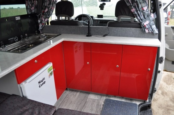                         BUS KAMPER VW Transporter T4 Long, wysoki 2,5tDi, 1997 profesjonalna zabudowa - zdjęcie 8
                        