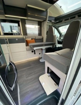                         Ford Challenger 328 Graphite Premium - zdjęcie 6
                        