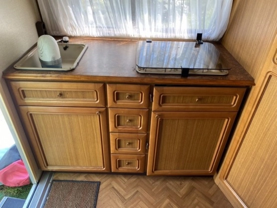                         Przyczepa kempingowa hobby de luxe ptestige 400 - zdjęcie 4
                        