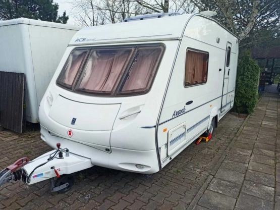                         Przyczepa kempingowa z namiotem i przedsionkiem - zdjęcie 1
                        