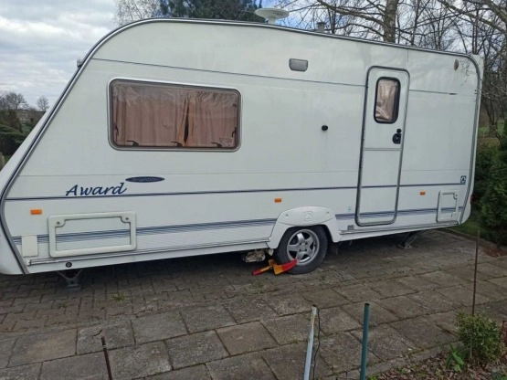                         Przyczepa kempingowa z namiotem i przedsionkiem - zdjęcie 2
                        