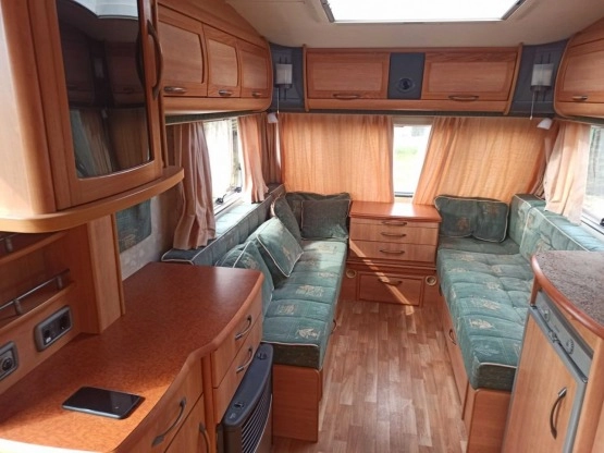                         Przyczepa kempingowa z namiotem i przedsionkiem - zdjęcie 3
                        