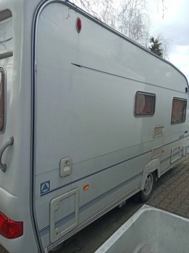                         Przyczepa kempingowa z namiotem i przedsionkiem - zdjęcie 7
                        