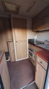                         Przyczepa kempingowa do stacjonarna prysznic WC ciepła woda okazja! - zdjęcie 2
                        