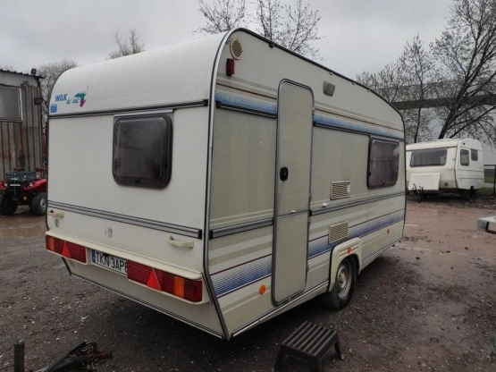                         Wilk 400 przyczepa bardzo zadbana przedsionek WC kaseta okazja !!! - zdjęcie 2
                        