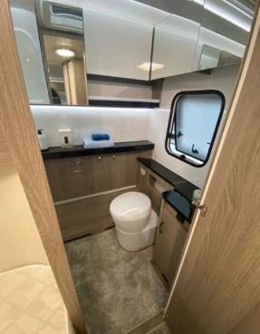                         łazienka - Nowa przyczepa kempingowa Hobby 660 WFC PRESTIGE
                        