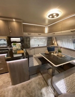                         wnętrze - Nowa przyczepa kempingowa Hobby 660 WFC PRESTIGE
                        