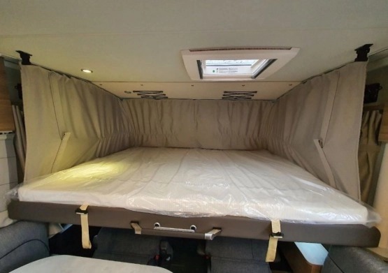                         dodatkowe łóżko - KNAUS Live I 700 MEG
                        