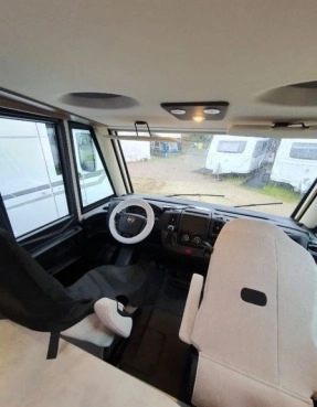                         deska rozdzielcza - KNAUS Live I 700 MEG
                        