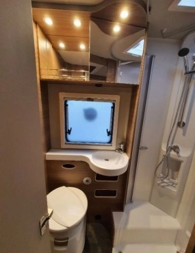                         umywalka - KNAUS Live I 700 MEG
                        