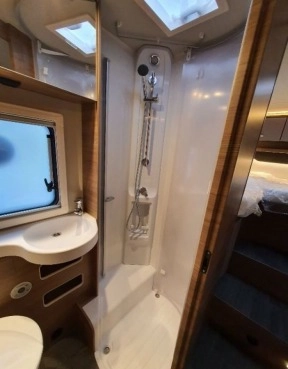                         prysznic - KNAUS Live I 700 MEG
                        