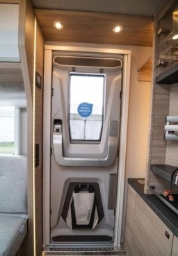                         KNAUS SÜDWIND 750 UDF - zdjęcie 12
                        