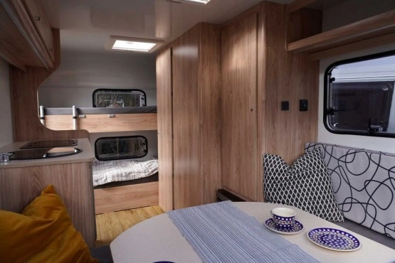                         NOWA Kempingowa N-CROSS Niewiadów 4-os. łóżko piętr. DMC 850 do 1000kg - zdjęcie 7
                        