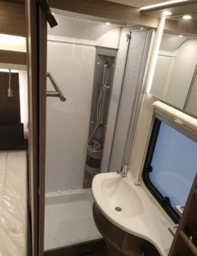                         Dethleffs EXCLUSIV 560 FR - zdjęcie 8
                        