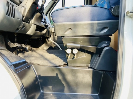                         Sprzedam kampera Fiat Ducato 1,9 td - zdjęcie 8
                        