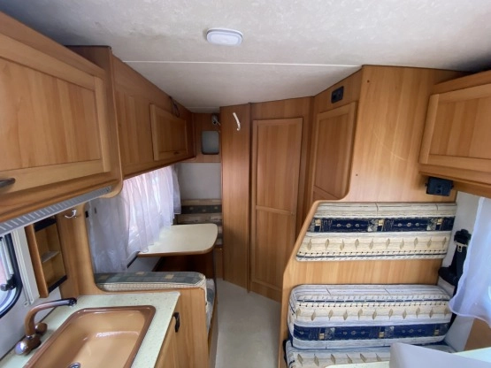                         Sprzedam kampera na bazie Fiat Ducato 1,9 td - zdjęcie 4
                        