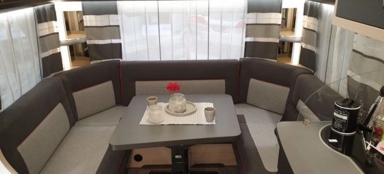                         Nowa przyczepa kempingowa Hobby 460 UFE DE LUXE EDITION 2021 - zdjęcie 9
                        