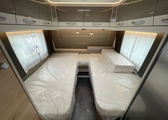                         sypialnia - Dethleffs Nomad 490 EST
                        