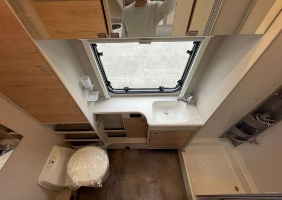                         umywalka - Dethleffs Nomad 490 EST
                        