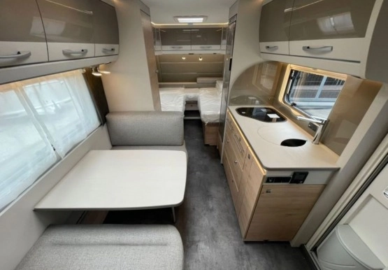                         wnętrze - Dethleffs Nomad 490 EST
                        