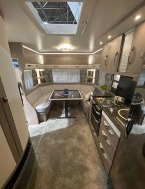                         salon - Hobby 720 UKFE PRESTIGE
                        