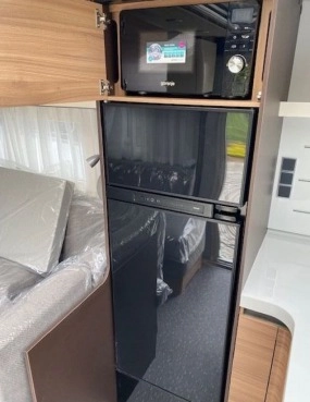                         Nowa przyczepa kempingowa Adria ALPINA 663 HT - zdjęcie 15
                        