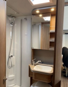                         Nowy kamper Weinsberg Carahome 700 DG - zdjęcie 11
                        