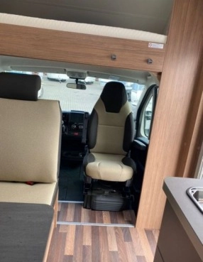                         Nowy kamper Weinsberg Carahome 700 DG - zdjęcie 6
                        