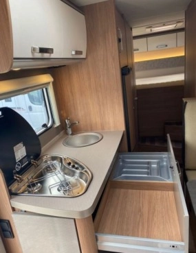                         Nowy kamper Weinsberg Carahome 700 DG - zdjęcie 7
                        