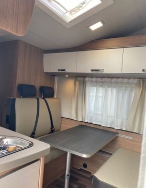                         Nowy kamper Weinsberg Carahome 700 DG - zdjęcie 8
                        