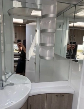                         Nowa przyczepa kempingowa Hobby 495 UL Prestige - zdjęcie 6
                        