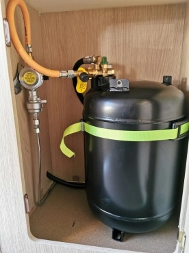                         KamperVan z nową zabudową - zdjęcie 16
                        