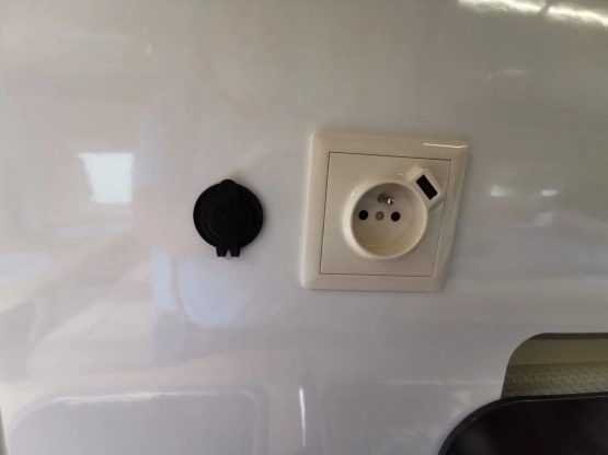                         KamperVan z nową zabudową - zdjęcie 3
                        