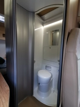                         KamperVan z nową zabudową - zdjęcie 6
                        