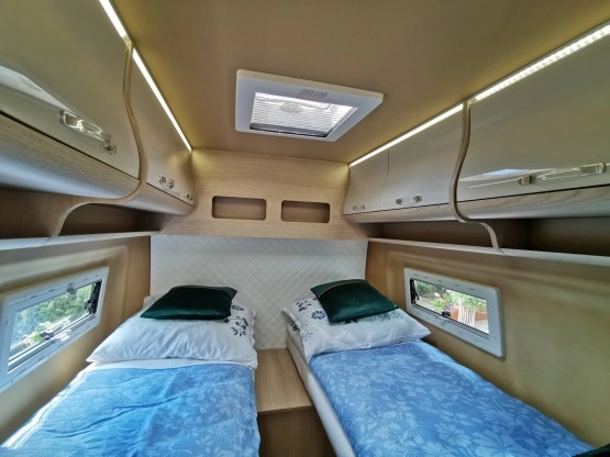                         KamperVan z nową zabudową - zdjęcie 8
                        