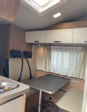                         Nowy kamper Weinsberg Carahome 700 DG - zdjęcie 4
                        