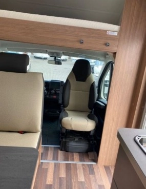                         Nowy kamper Weinsberg Carahome 700 DG - zdjęcie 5
                        